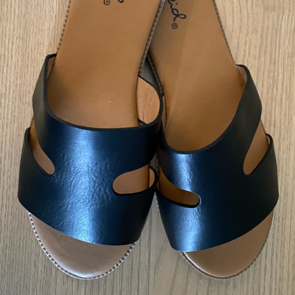 Qupid Womens slip ons